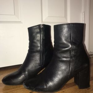 BEAUTIFUL PAIR OF TOPSHOP HEELED BLACK BOOTIES